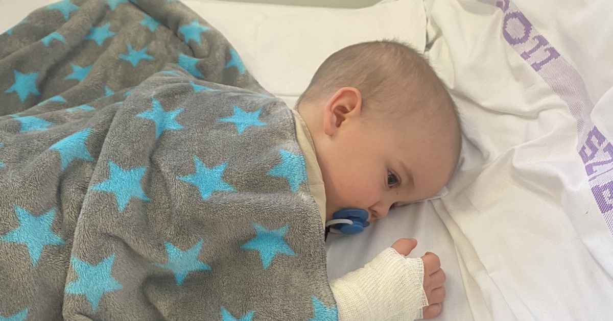 Kolen agydaganattal küzd, emellett szervei tükörképszerűen helyezkednek el.