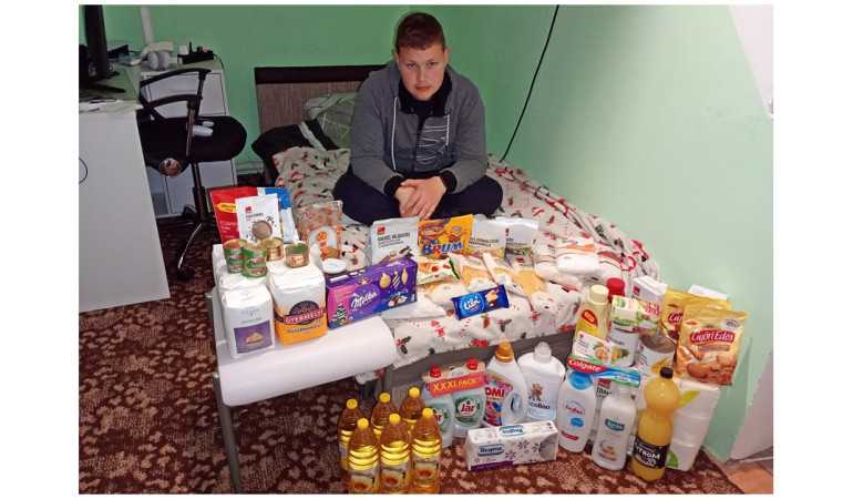 Élelmiszercsomag átadás Krisztián és családjának!