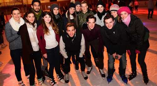 Egyetemisták jótékonysági korizása a beteg gyermekekért