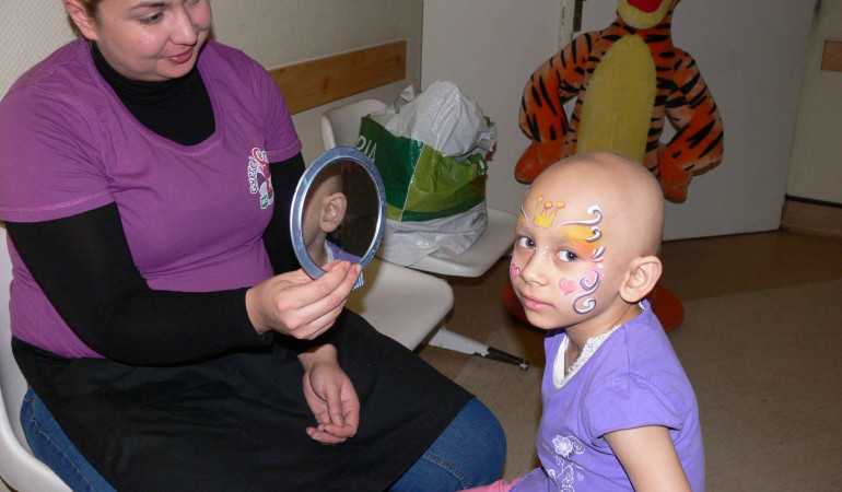 Élményterápiás kézműves foglalkozás a Madarász utcai Gyermekklinika Hematológiáján