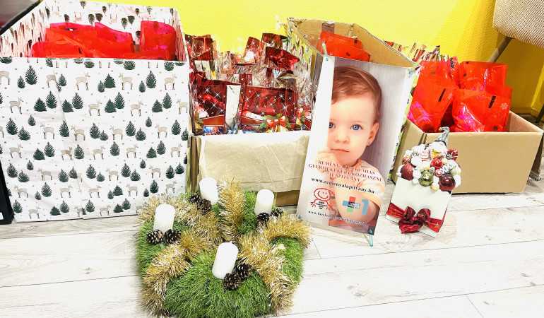 Készülnek a Mikulás csomagok a gyerekek részére.