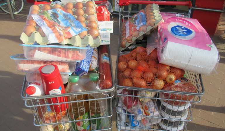 Húsvét ünnepét megelőzően nagybevásárlással támogattunk 11 családot!