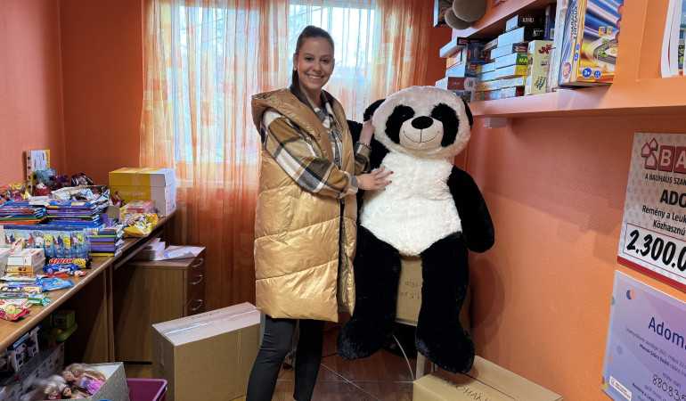 A 4 éves Isabella legkedvesebb játékait hozta el az édesanyja!