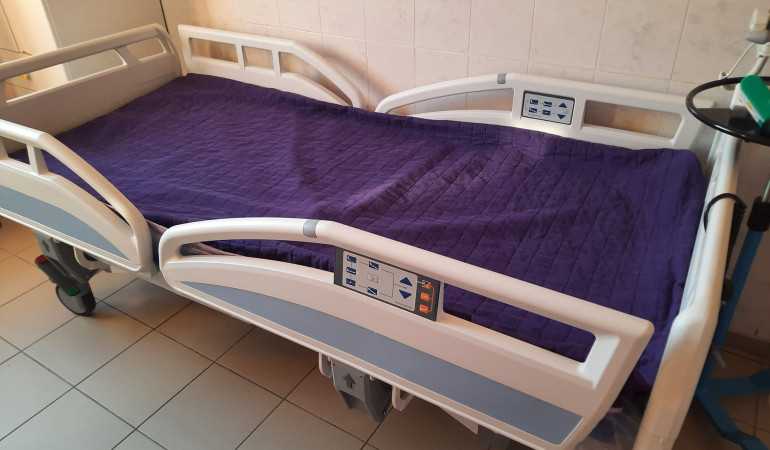 Elektromos kórházi ágyakat vásároltunk a Szegedi Gyermekonkológiai osztályra