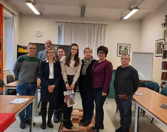 Jótékonysági sütivására Debreceni Egyetem Kossuth Lajos Gyakorló Gimnáziumában és Általános Iskolájában