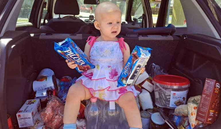 A másfél éves daganatos Lia és családja részére vásároltunk