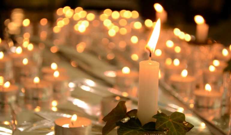 Megemlékezés mécsesgyújtással a leukémiás és daganatos beteg gyermekekért