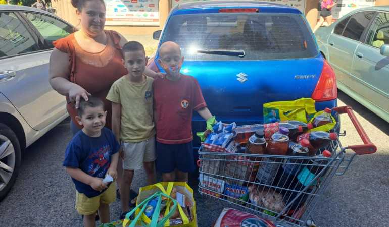 Bevásárlás és adományok átadása Kisvárdán, Noel részére