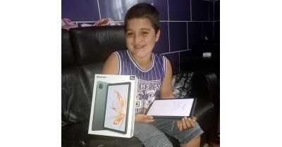 Sanyika kívánsága teljesült, táblagép segíti ezentúl a tanulásban