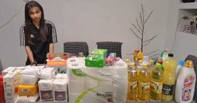 Élelmiszercsomag átadás Jázmin és családjának!