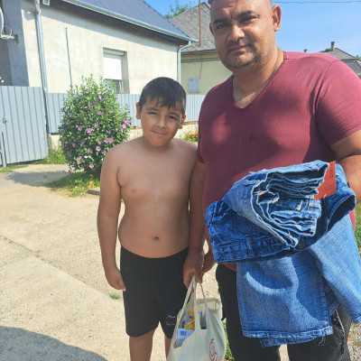 Tisztítószer csomag és új farmernadrágok átadása 20 családnak! - alapítvány, adó 1%, támogatás