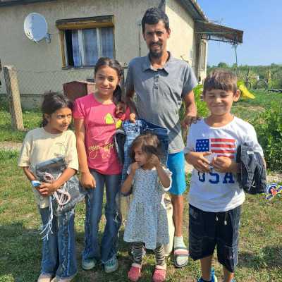 Tisztítószer csomag és új farmernadrágok átadása 20 családnak! - alapítvány, adó 1%, támogatás