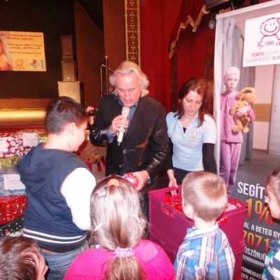 Eljutottak a beteg gyermekekhez a szeretet ajándékai - alapítvány, adó 1%, támogatás