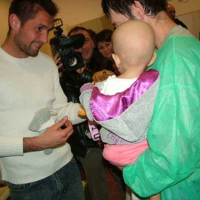 A DVSC focistáival közösen adományoztunk a Gyermekgyógyászati Intézet részére! - adó, 1%, alapítvány, támogatás