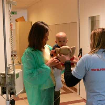 A hódmezõvásárhelyi Cibere Meseszínház vendégjátékával kedveskedtünk a gyerekeknek. - adó, 1%, alapítvány, támogatás