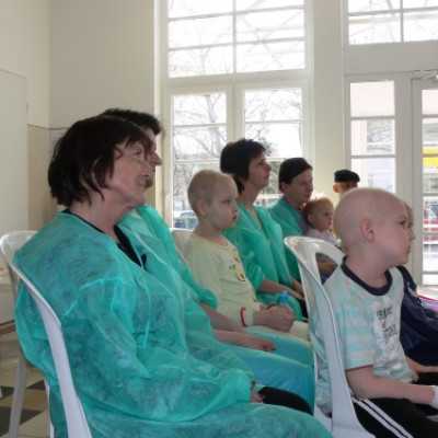 A hódmezõvásárhelyi Cibere Meseszínház vendégjátékával kedveskedtünk a gyerekeknek. - adó, 1%, alapítvány, támogatás