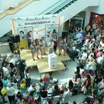 A Királynõképzõ Akadémia jótékonysági gyűjtésének elindítása - adó, 1%, alapítvány, támogatás