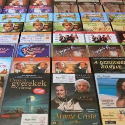 A Magyar Posta Zrt. adományából vásárolt DVD lejátszók és filmek átadása - adó, 1%, alapítvány, támogatás