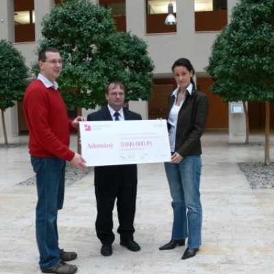 A Magyar Telekom 3.000.000,- forintos adományának átadása - adó, 1%, alapítvány, támogatás