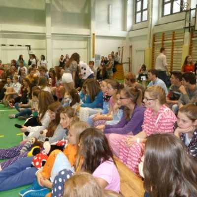 A Medgyessy Ferenc Gimnázium jótékonysággal egybekötött diák önkormányzati napja - adó, 1%, alapítvány, támogatás