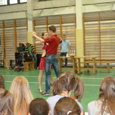 A Medgyessy Ferenc Gimnázium jótékonysággal egybekötött diák önkormányzati napja - adó, 1%, alapítvány, támogatás