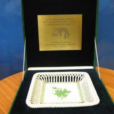 Adományozók elismerése Herendi ajándékkal - adó, 1%, alapítvány, támogatás