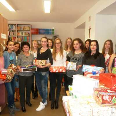 Érkeznek a „cipősdoboznyi szeretet” ajándékai és a csokoládék 2016 - alapítvány, adó 1%, támogatás