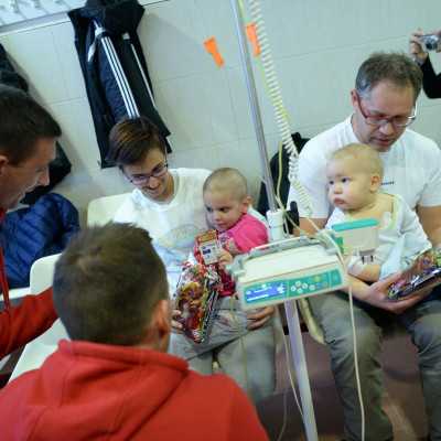 Beteg gyermekeket látogatott meg a Loki - fotók! - adó, 1%, alapítvány, támogatás