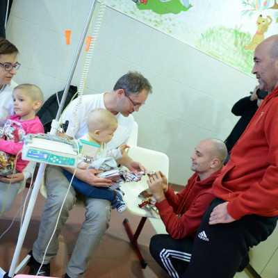 Beteg gyermekeket látogatott meg a Loki - fotók! - adó, 1%, alapítvány, támogatás