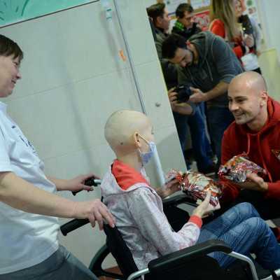 Beteg gyermekeket látogatott meg a Loki - fotók! - adó, 1%, alapítvány, támogatás