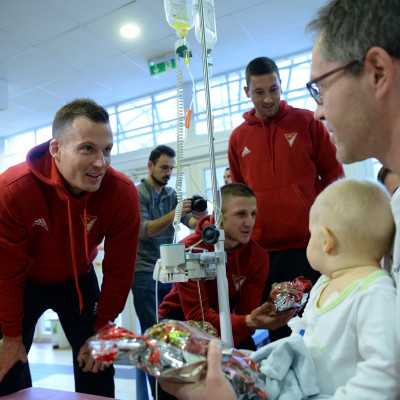 Beteg gyermekeket látogatott meg a Loki - fotók! - adó, 1%, alapítvány, támogatás