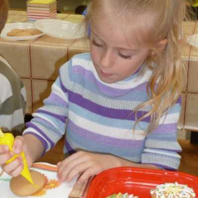 Csokoládét gyűjtünk mézeskalács díszítéssel egybekötve a Debreceni Fórumban! - adó, 1%, alapítvány, támogatás