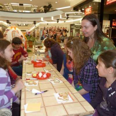 Csokoládét gyűjtünk mézeskalács díszítéssel egybekötve a Debreceni Fórumban! - adó, 1%, alapítvány, támogatás