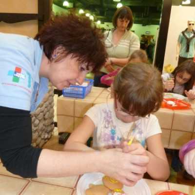 Csokoládét gyűjtünk mézeskalács díszítéssel egybekötve a Debreceni Fórumban! - adó, 1%, alapítvány, támogatás