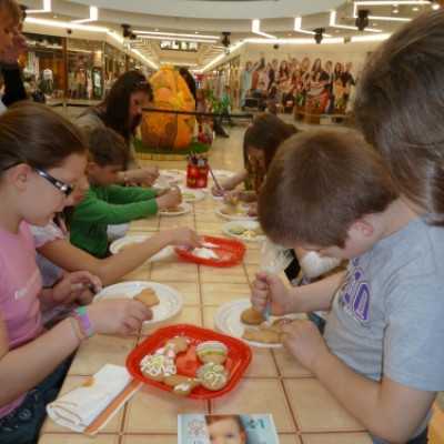 Csokoládét gyűjtünk mézeskalács díszítéssel egybekötve a Debreceni Fórumban! - adó, 1%, alapítvány, támogatás