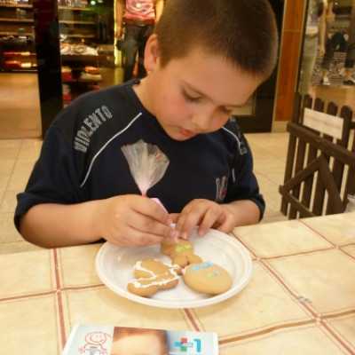 Csokoládét gyűjtünk mézeskalács díszítéssel egybekötve a Debreceni Fórumban! - adó, 1%, alapítvány, támogatás