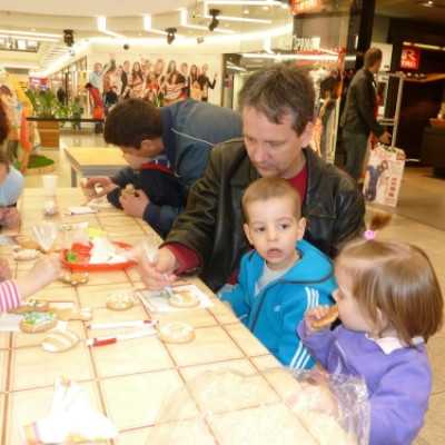 Csokoládét gyűjtünk mézeskalács díszítéssel egybekötve a Debreceni Fórumban! - adó, 1%, alapítvány, támogatás