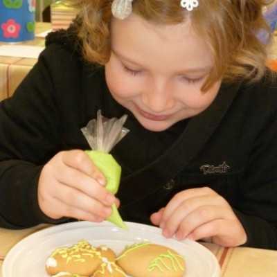 Csokoládét gyűjtünk mézeskalács díszítéssel egybekötve a Debreceni Fórumban! - adó, 1%, alapítvány, támogatás