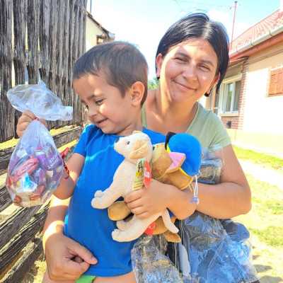 Tisztítószer csomag és új farmernadrágok átadása 20 családnak! - alapítvány, adó 1%, támogatás