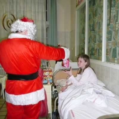 DE OEC Gyermekklinika kis betegeit ajándékozta meg a Mikulás a Malompark bevásárlóközpont és az alapítvány ajándékaival - adó, 1%, alapítvány, támogatás