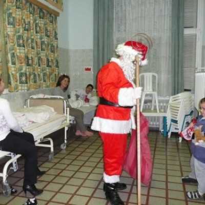 DE OEC Gyermekklinika kis betegeit ajándékozta meg a Mikulás a Malompark bevásárlóközpont és az alapítvány ajándékaival - adó, 1%, alapítvány, támogatás