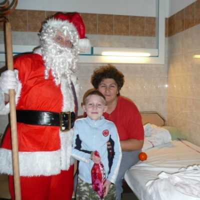 DE OEC Gyermekklinika kis betegeit ajándékozta meg a Mikulás a Malompark bevásárlóközpont és az alapítvány ajándékaival - adó, 1%, alapítvány, támogatás