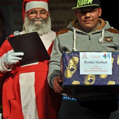 Decemberi ajándékozási ünnepség 2015 - adó, 1%, alapítvány, támogatás