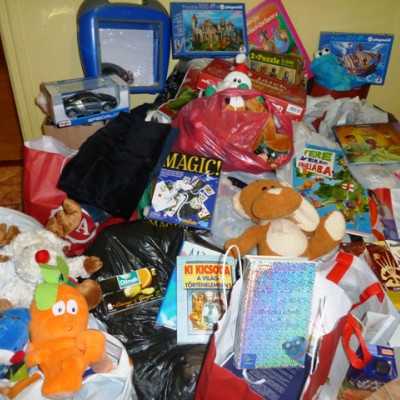 Érkeznek a „cipősdoboznyi szeretet” ajándékai és a csokoládék 2016 - alapítvány, adó 1%, támogatás