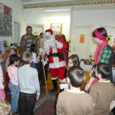 Domokos Fanni és a Mikulás átadja a csomagokat a gyerekeknek - adó, 1%, alapítvány, támogatás