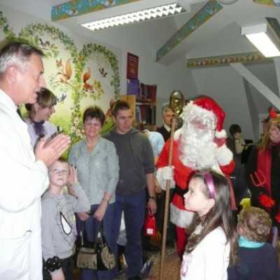 Domokos Fanni és a Mikulás átadja a csomagokat a gyerekeknek - adó, 1%, alapítvány, támogatás