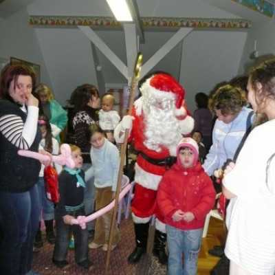 Domokos Fanni és a Mikulás átadja a csomagokat a gyerekeknek - adó, 1%, alapítvány, támogatás