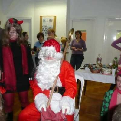 Domokos Fanni és a Mikulás átadja a csomagokat a gyerekeknek - adó, 1%, alapítvány, támogatás