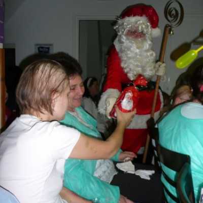 Domokos Fanni és a Mikulás átadja a csomagokat a gyerekeknek - adó, 1%, alapítvány, támogatás