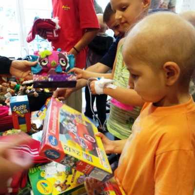 DVSC labdarugói látogatták meg a kis betegeket - alapítvány, adó 1%, támogatás